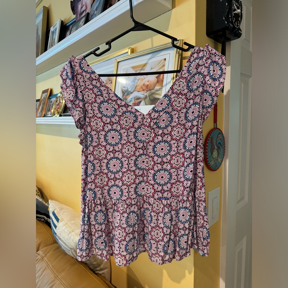 👡👜 LOFT Purple Mosaic Flowy V-Neck Flutter Sleeve Blouse Size Medium 👜👡